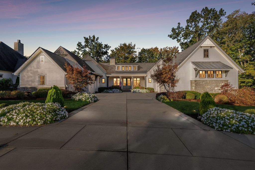 8463 Heirloom Blvd, College Grove, TN 37046