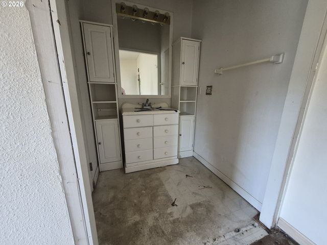 648 S CORAL St, Rockaway Beach, OR 97136