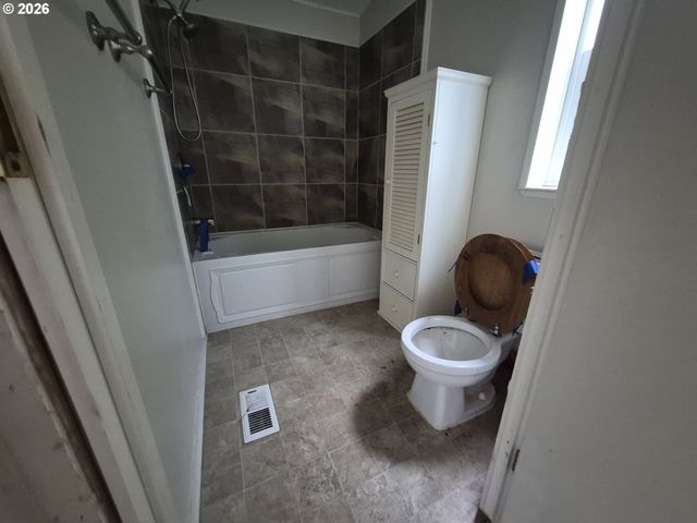 648 S CORAL St, Rockaway Beach, OR 97136