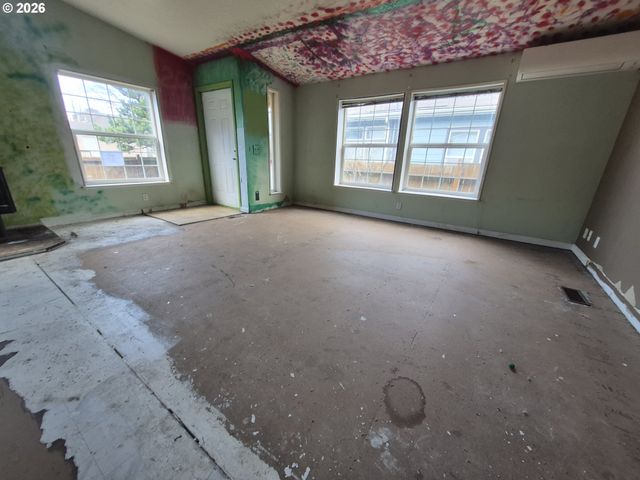 648 S CORAL St, Rockaway Beach, OR 97136