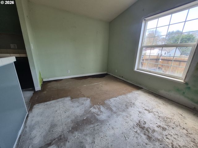 648 S CORAL St, Rockaway Beach, OR 97136