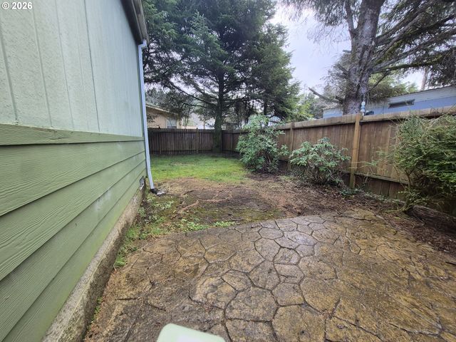 648 S CORAL St, Rockaway Beach, OR 97136