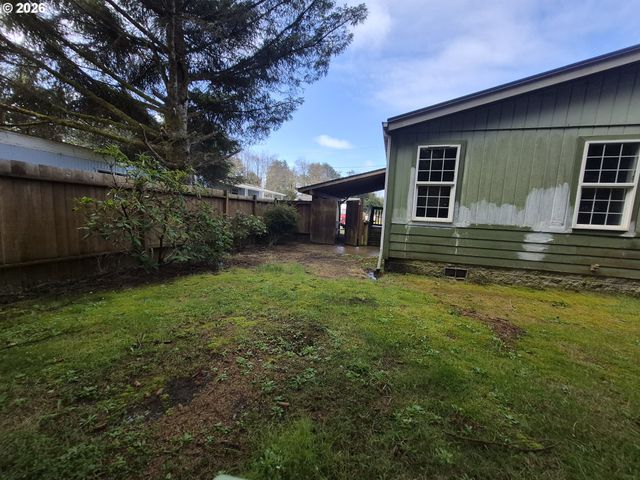 648 S CORAL St, Rockaway Beach, OR 97136