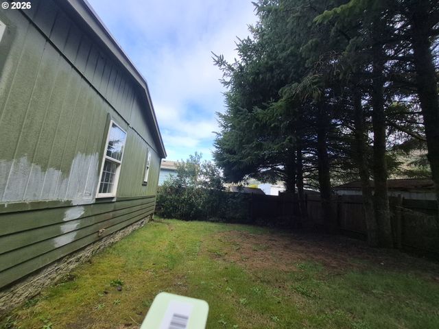 648 S CORAL St, Rockaway Beach, OR 97136