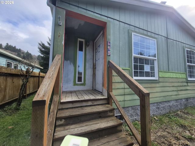 648 S CORAL St, Rockaway Beach, OR 97136