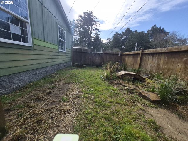 648 S CORAL St, Rockaway Beach, OR 97136