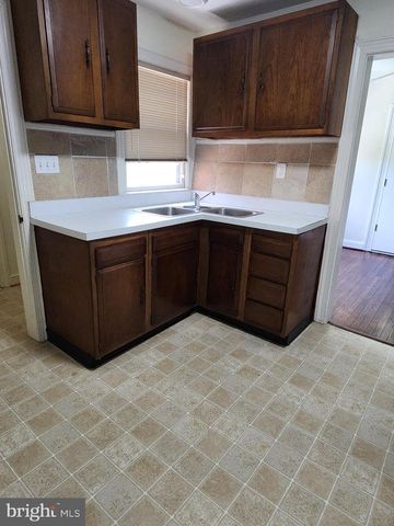 7465 OAKLAND MILLS RD, Columbia, MD 21046
