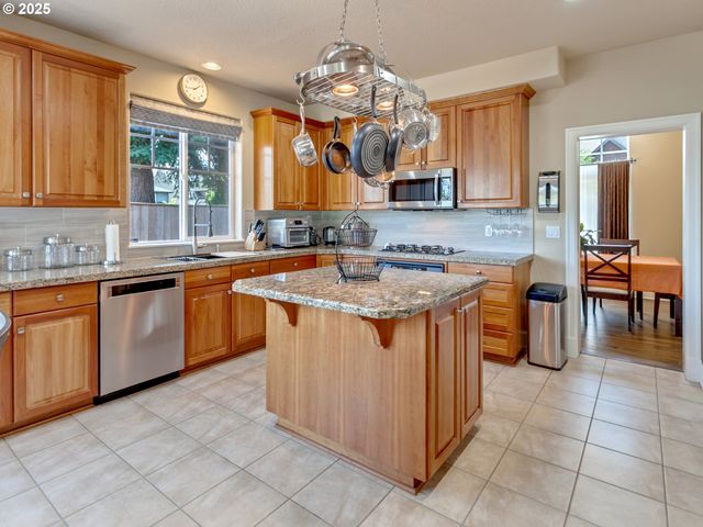 7913 Sw LEISER Ln, Portland, OR 97224