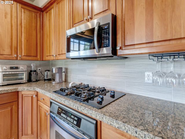 7913 Sw LEISER Ln, Portland, OR 97224