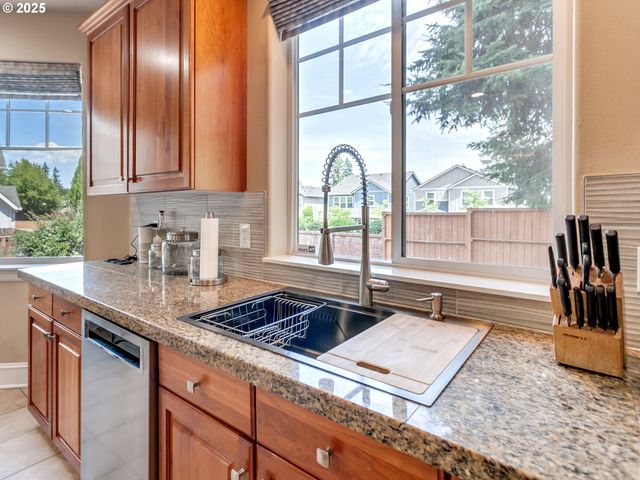 7913 Sw LEISER Ln, Portland, OR 97224