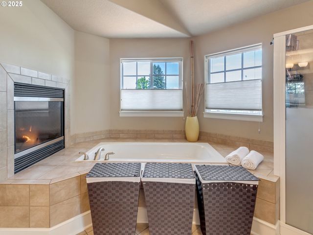 7913 Sw LEISER Ln, Portland, OR 97224