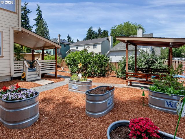 7913 Sw LEISER Ln, Portland, OR 97224