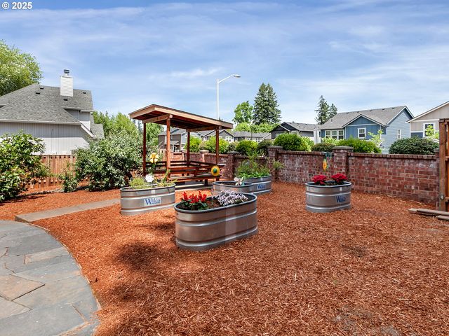 7913 Sw LEISER Ln, Portland, OR 97224