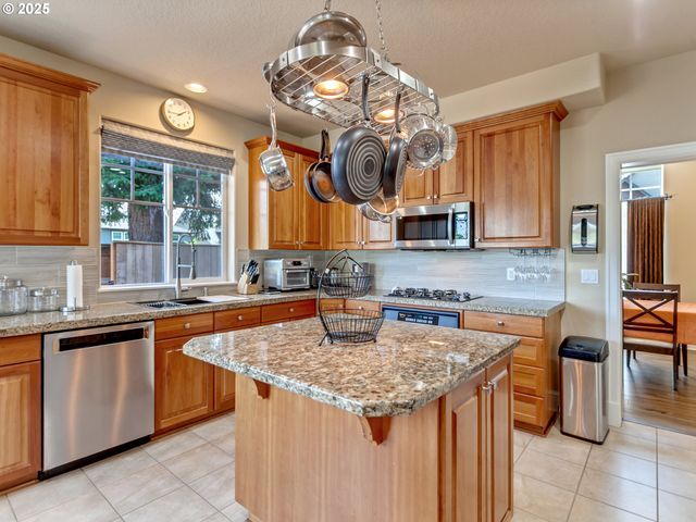 7913 Sw LEISER Ln, Portland, OR 97224