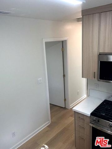 5726 Lemona Avenue, Van Nuys (los Angeles), CA 91411
