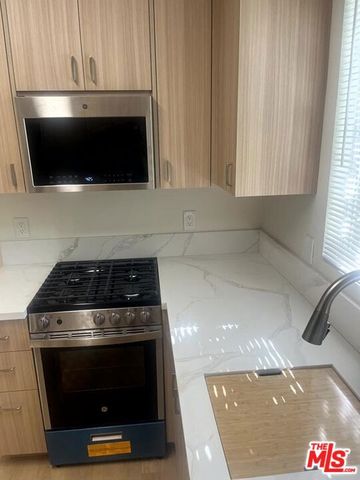 5726 Lemona Avenue, Van Nuys (los Angeles), CA 91411