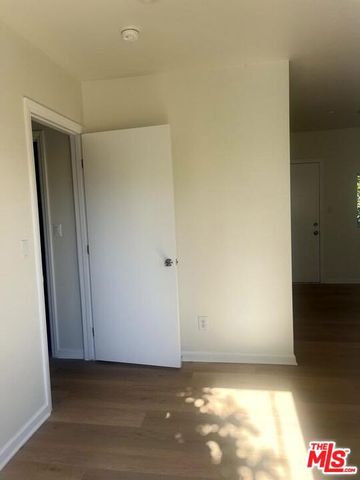 5726 Lemona Avenue, Van Nuys (los Angeles), CA 91411