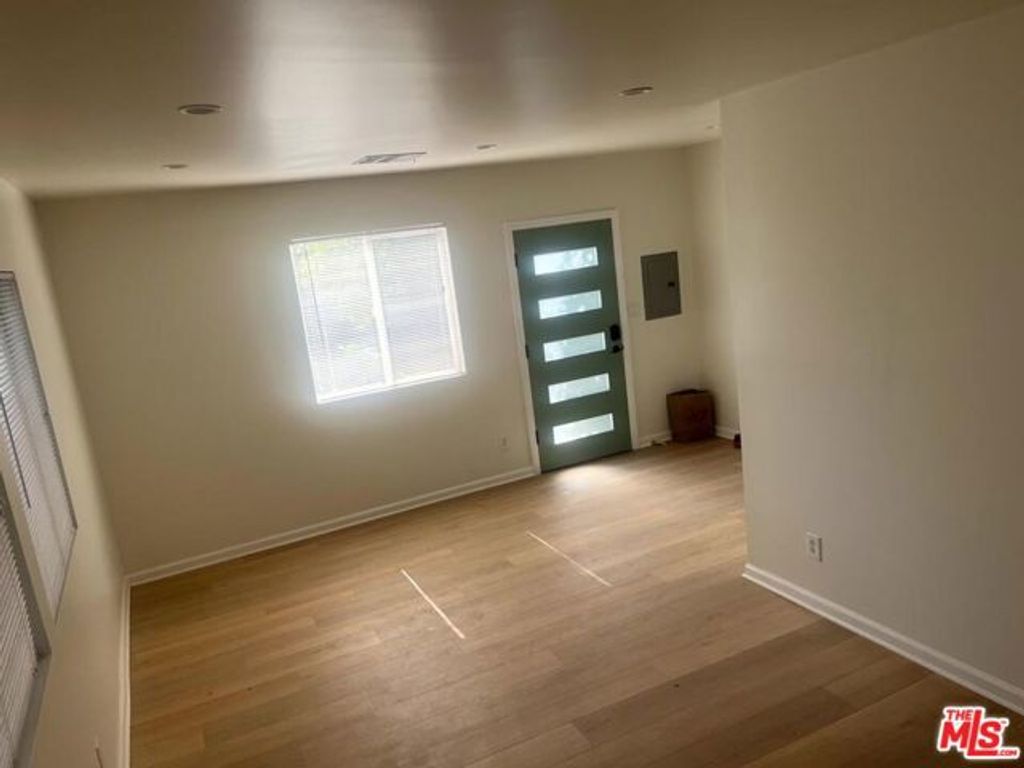 5726 Lemona Avenue, Van Nuys (los Angeles), CA 91411