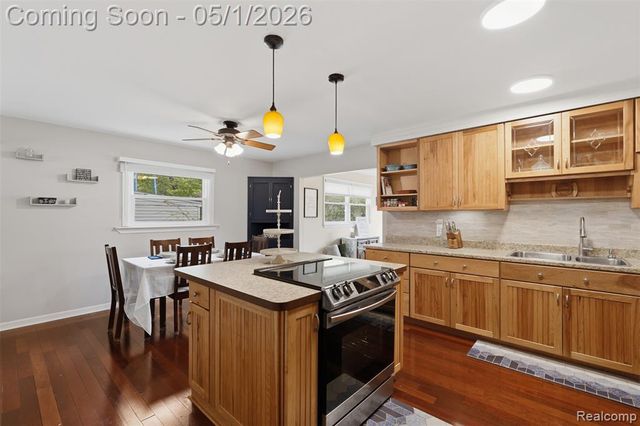 15760 Green Lane Avenue, Livonia, MI 48154