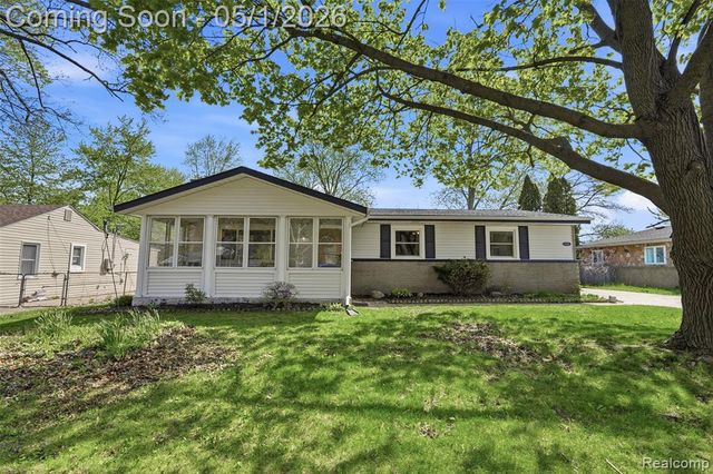 15760 Green Lane Avenue, Livonia, MI 48154