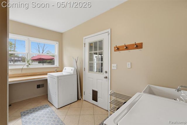 15760 Green Lane Avenue, Livonia, MI 48154