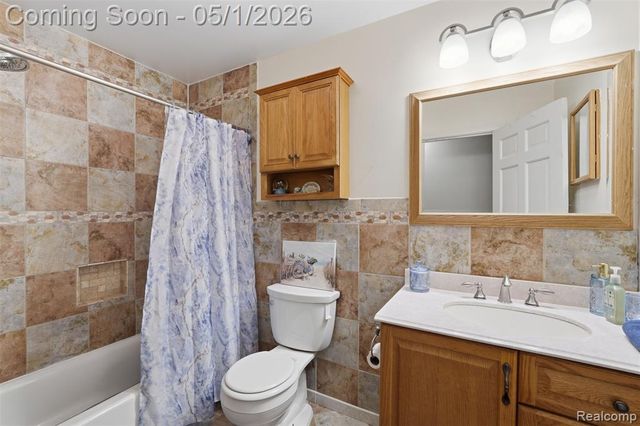 15760 Green Lane Avenue, Livonia, MI 48154