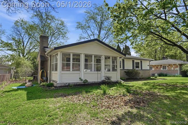 15760 Green Lane Avenue, Livonia, MI 48154