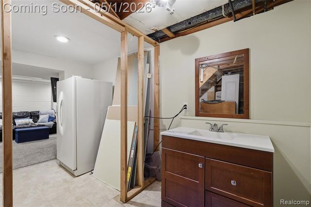 15760 Green Lane Avenue, Livonia, MI 48154