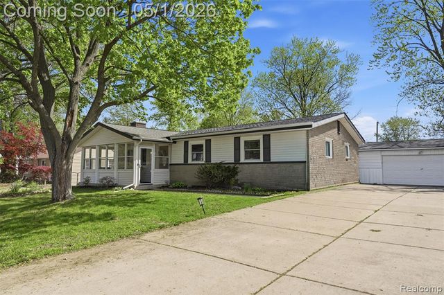 15760 Green Lane Avenue, Livonia, MI 48154