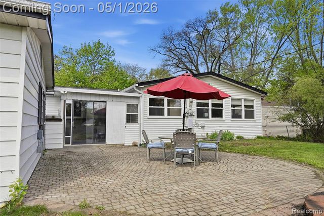 15760 Green Lane Avenue, Livonia, MI 48154