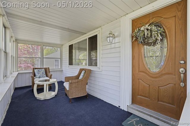 15760 Green Lane Avenue, Livonia, MI 48154