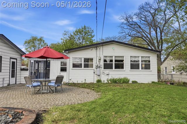 15760 Green Lane Avenue, Livonia, MI 48154