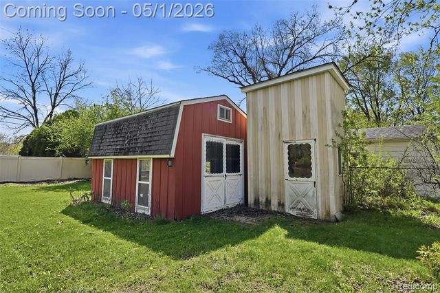15760 Green Lane Avenue, Livonia, MI 48154