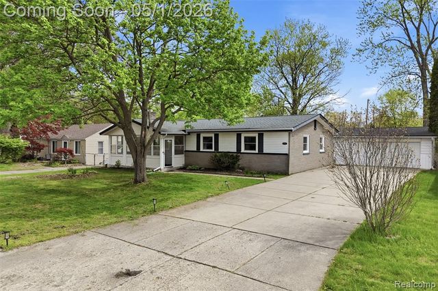 15760 Green Lane Avenue, Livonia, MI 48154