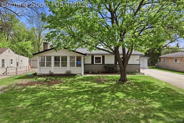 15760 Green Lane Avenue, Livonia, MI 48154