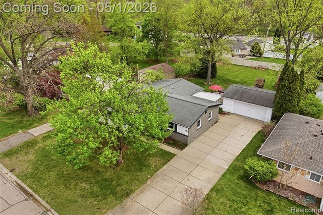 15760 Green Lane Avenue, Livonia, MI 48154