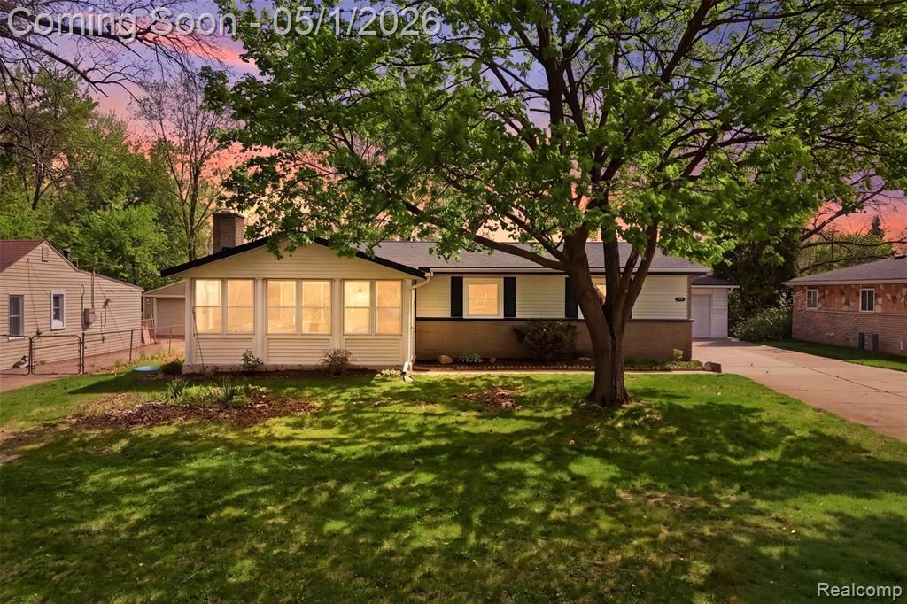 15760 Green Lane Avenue, Livonia, MI 48154