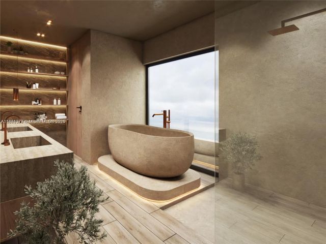 910 N Venetian Dr, Miami Beach, FL 33139