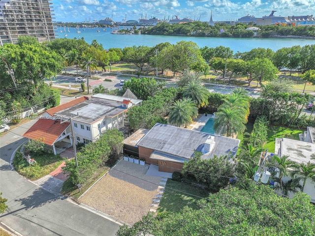 910 N Venetian Dr, Miami Beach, FL 33139