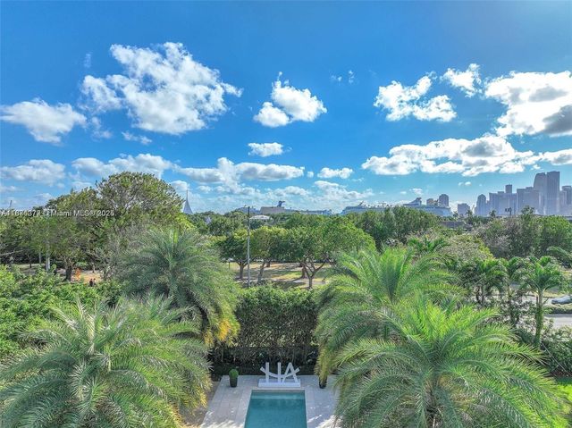 910 N Venetian Dr, Miami Beach, FL 33139