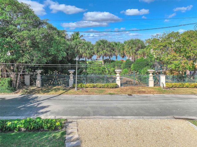 910 N Venetian Dr, Miami Beach, FL 33139