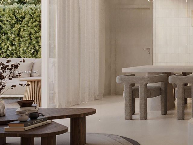 910 N Venetian Dr, Miami Beach, FL 33139