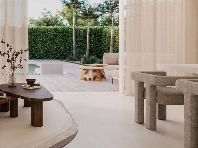 910 N Venetian Dr, Miami Beach, FL 33139