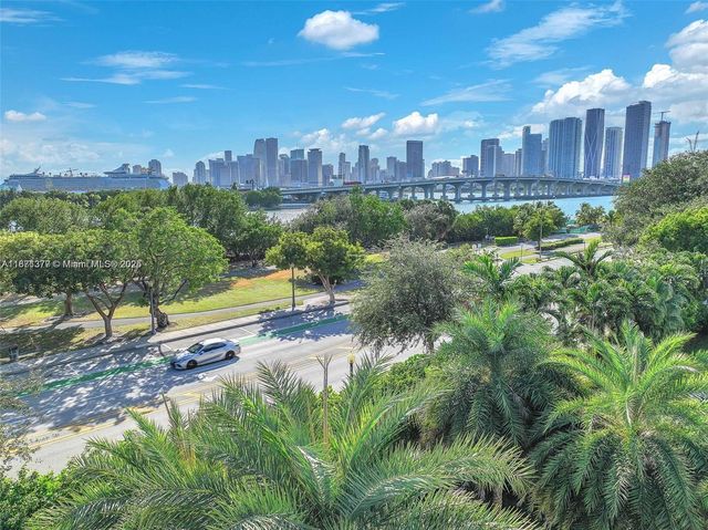 910 N Venetian Dr, Miami Beach, FL 33139