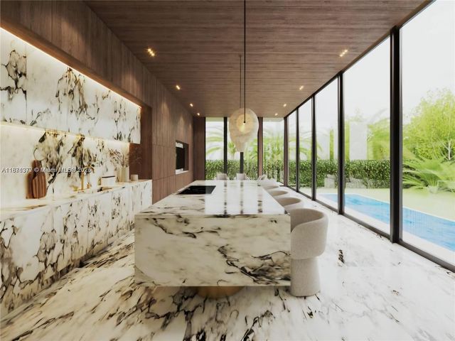 910 N Venetian Dr, Miami Beach, FL 33139