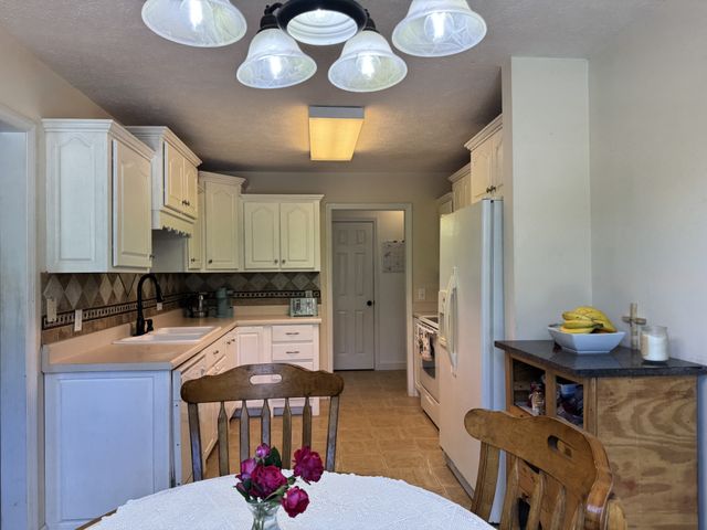 173 Mitchell St, Hohenwald, TN 38462