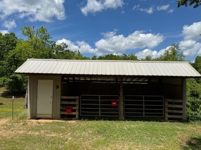 173 Mitchell St, Hohenwald, TN 38462