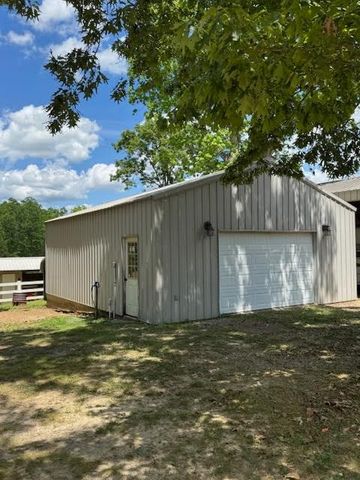 173 Mitchell St, Hohenwald, TN 38462