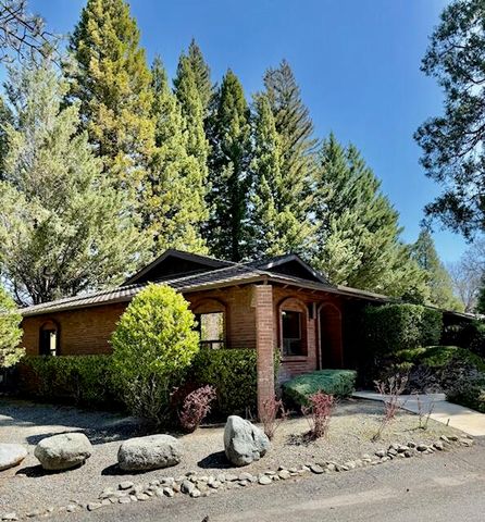 11 Horseshoe Lane, Weaverville, CA 96093