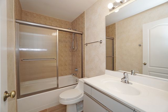 229 Willow Parkway, Buffalo Grove, IL 60089